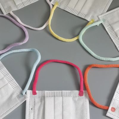 L'oreille élastique molle de confort de 3 plis fait une boucle la corde élastique plate molle 6mm colorés de corde